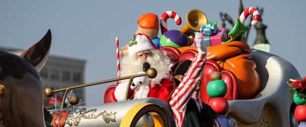 Americas-Thanksgiving-Parade-Santa-sleigh-banner