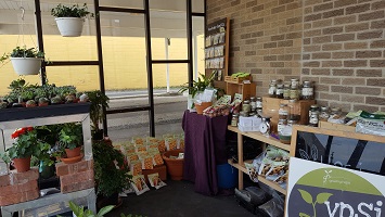 Ypsiplanti offers an amazing array of garden tools, seeds, books, houseplants, compost, and similar products in a tiny footprint.
