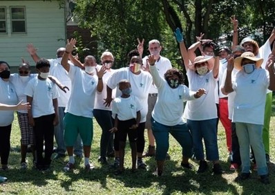 Detroit Solar volunteers posing for group photo.